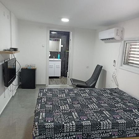שמילה אירוח 1 Lägenhet Arad Exteriör bild